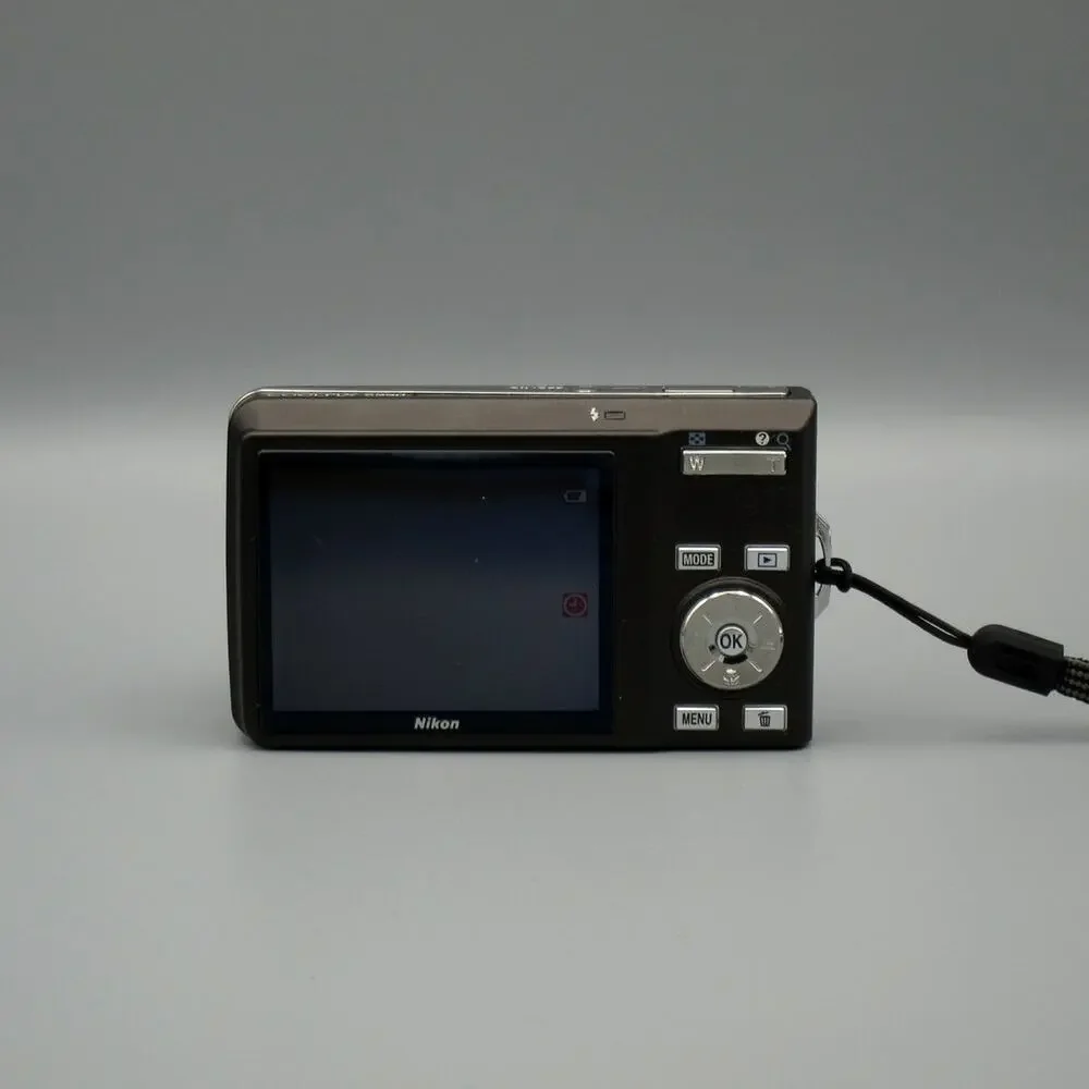 Nikon Coolpix S550 Digital Camera | 10 MP | Black Metal Finish